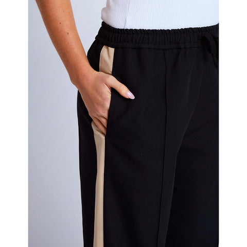 Mickie Pant, Black