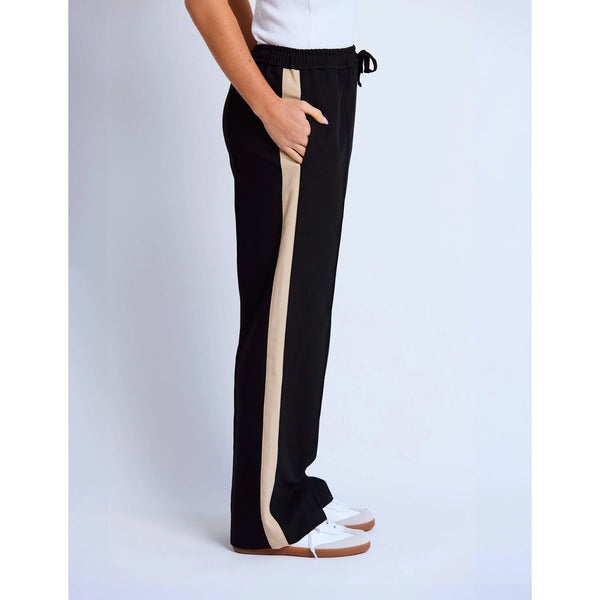 Mickie Pant, Black