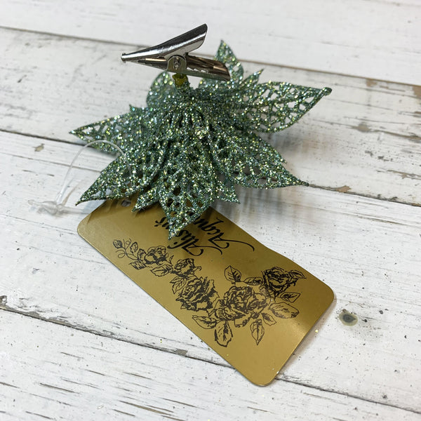 Mini Filigree Poinsettia