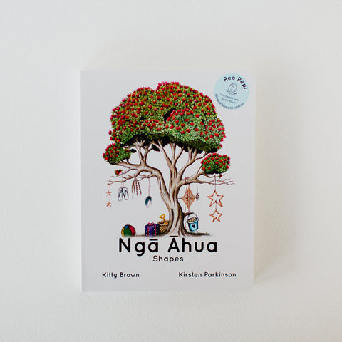 Cover of Ngā Āhua Shapes Reo Pēpi by Kitty Brown and Kirsten Parkinson.